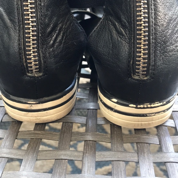 Black Eileen Fisher flat shoes. - Picture 2 of 4